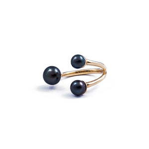 The GRAVITY PEARL Ring Gold Plated